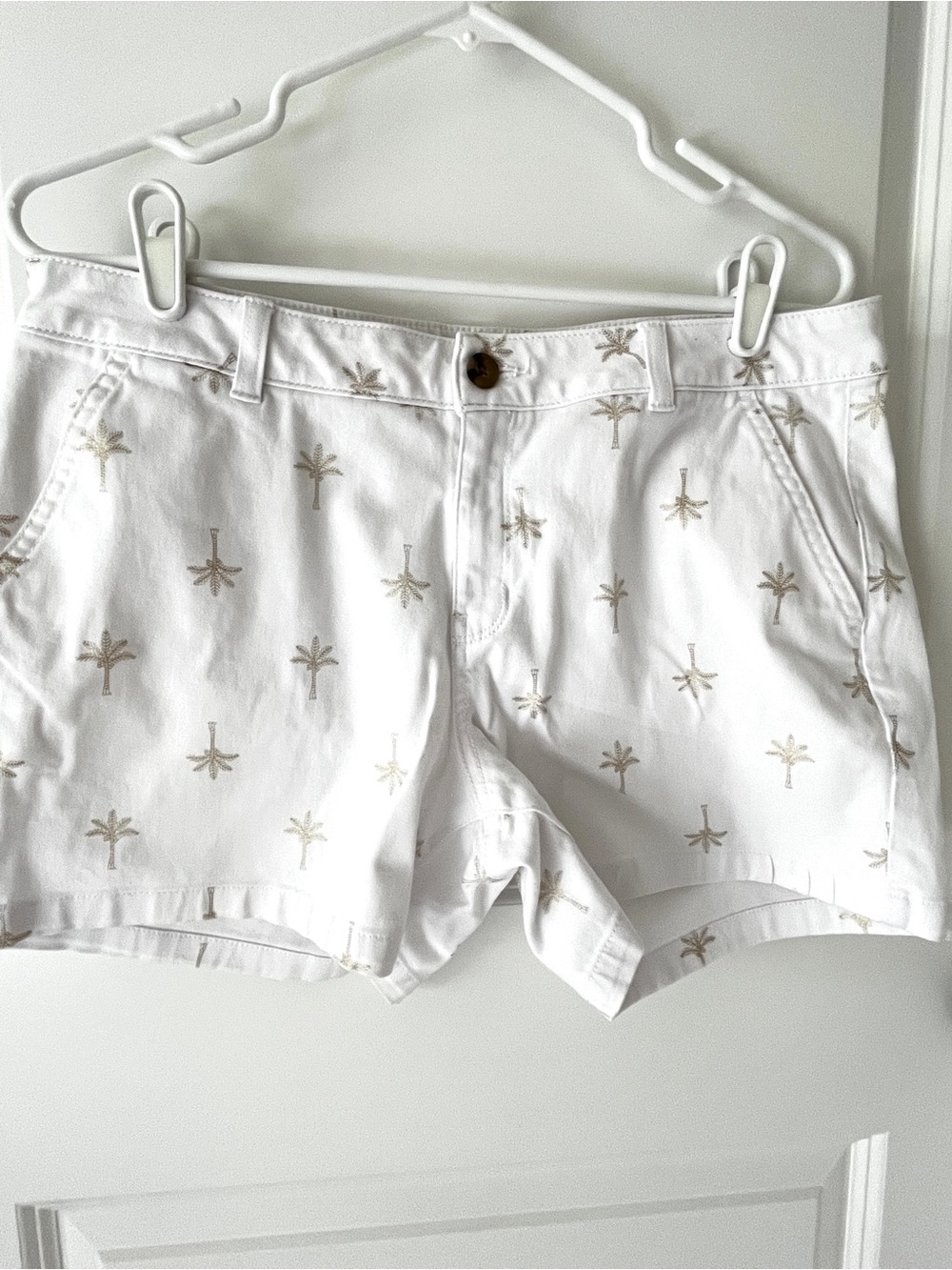 a.n.a. White Twill Chino Shorts Gold Palm Trees Size 12